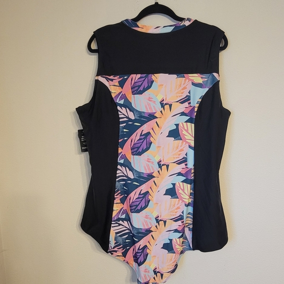 Torrid Swim NWT Wireless Swimsuit Size 5 5X 28 One Piece Black Tropic Zip Front - Picture 10 of 12